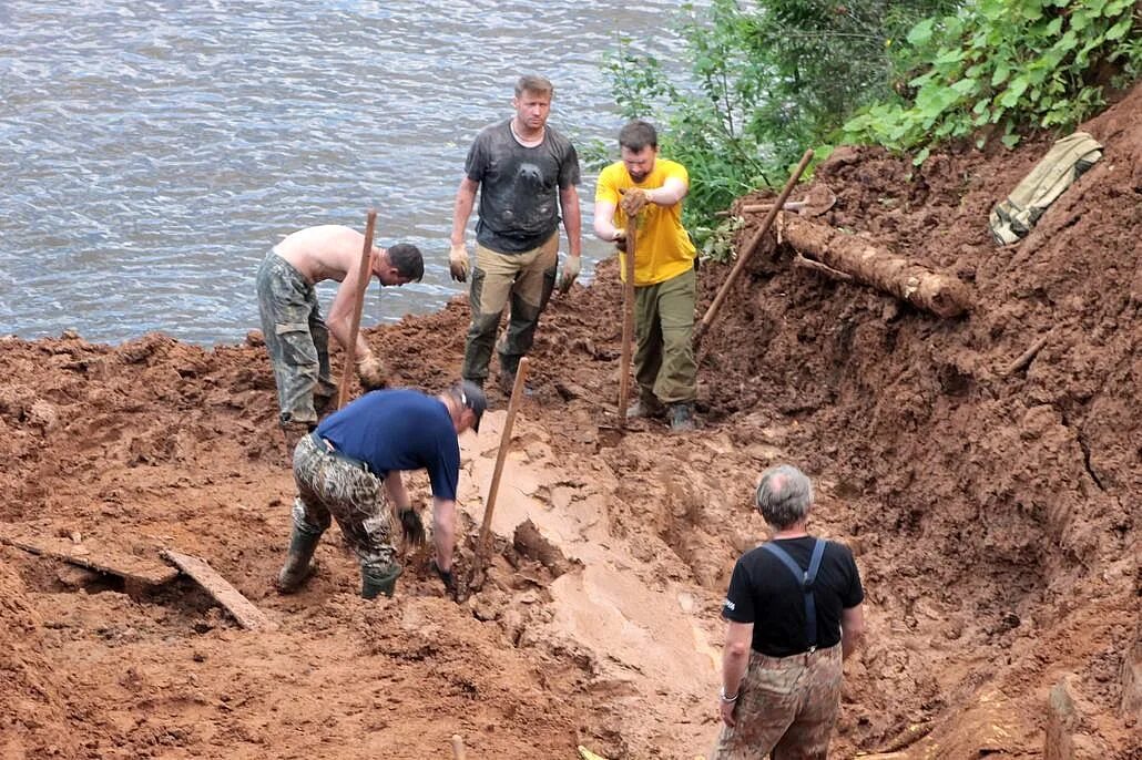 в пермском районе нашли. трогонтериевый слон пермский край. раскопки в белоозере. вода река. в пермском районе нашли.