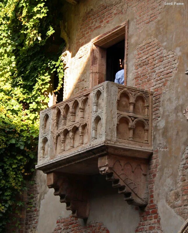 Verona balcony hi-res stock photography and images - Alamy