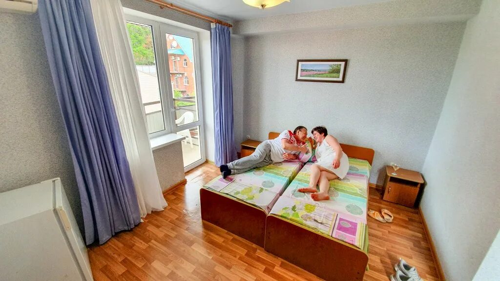 Кровать в отеле. Отель ночью. Ночь отели с мамой. Отель сокол москва. Гостиница ночью.