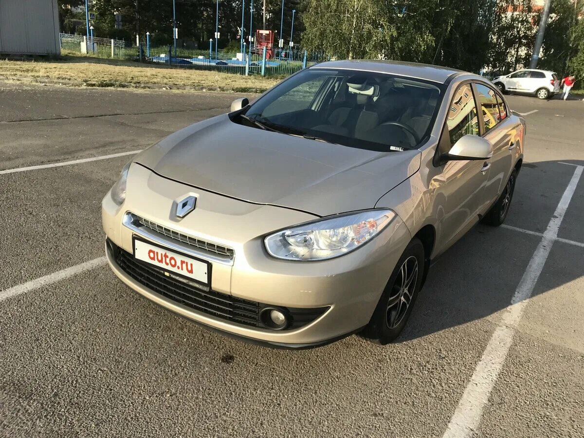 Renault fluence 1.6. Renault Fluence 1.6 МТ. Рено Флюенс бежевый.