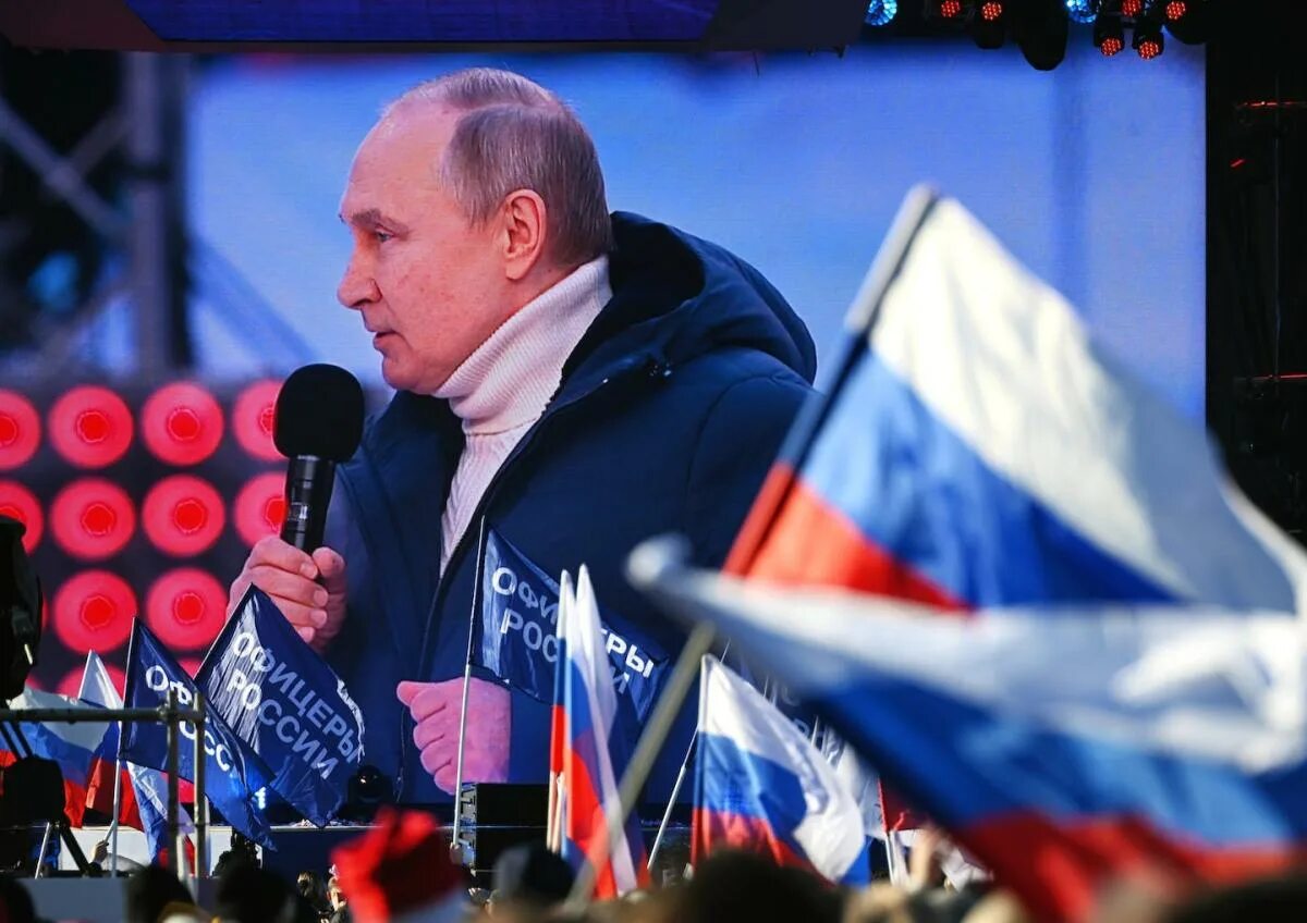 Путин в Севастополе возложил цветы к памятнику, посвященному окончанию Гражданск