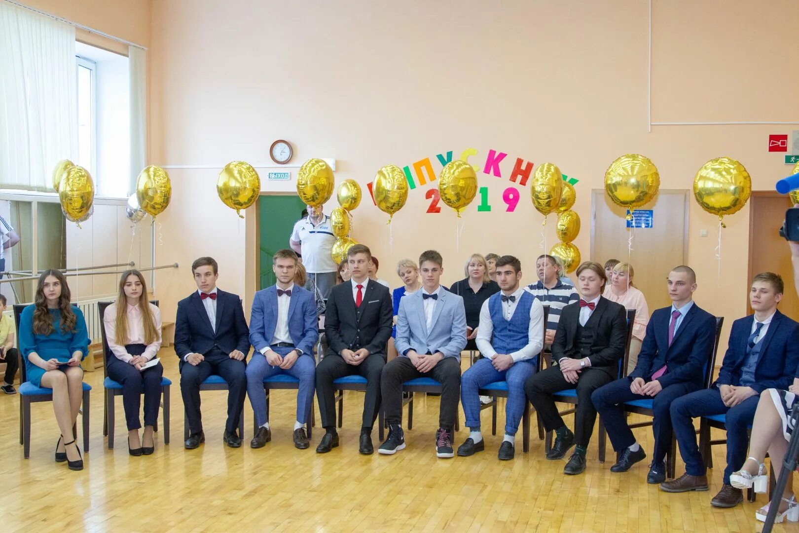Молодость надым телефон. Дом молодости надым. Молодость надым телефон. Спортивный комплекс молодость. Спортивный комплекс молодость.
