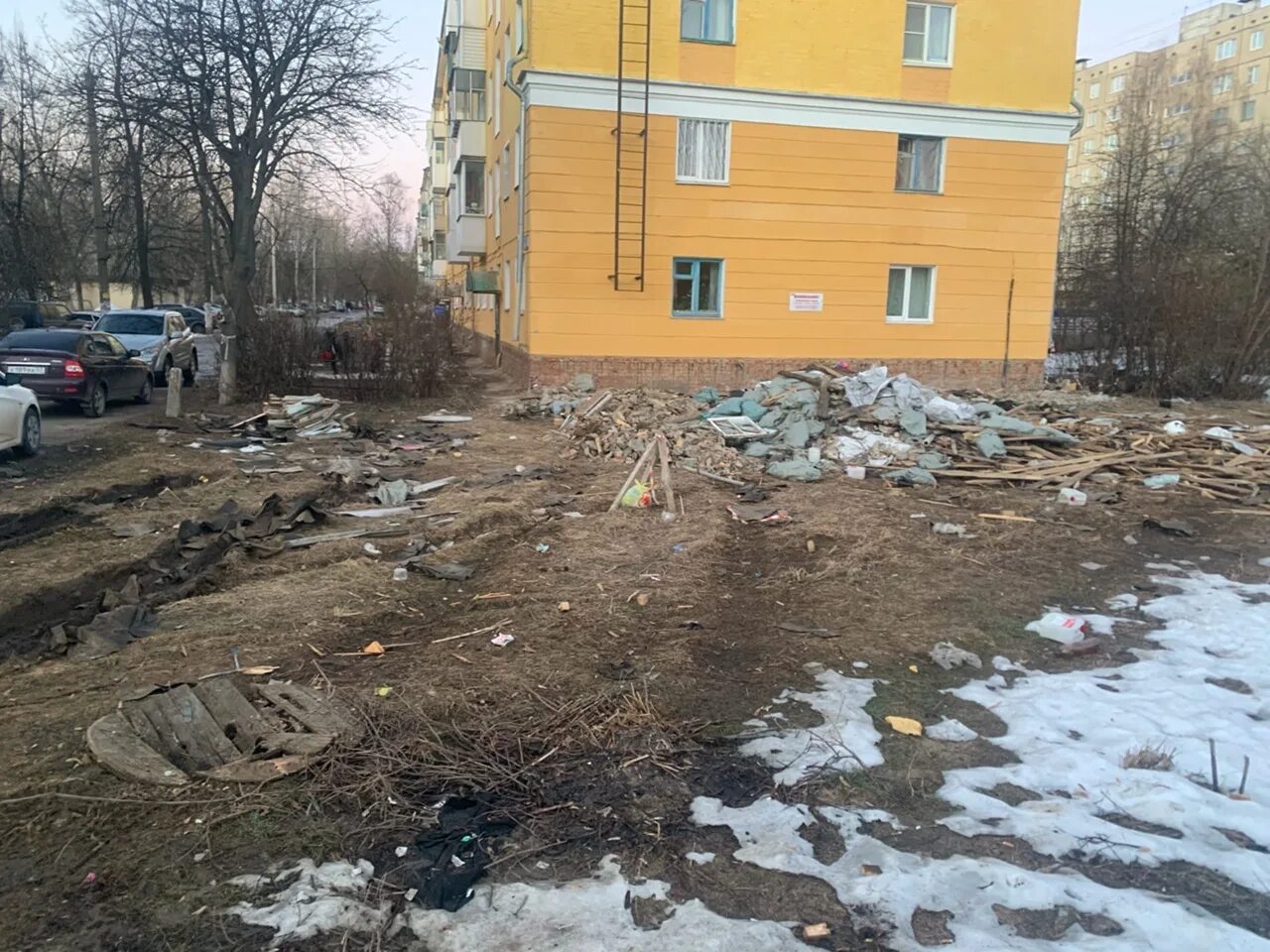 Москва детская площадка новый двор варламов. Состояние дворов. Интересные дворы калуги. Улица сомова. Дворники в одинцово одинцово инфо улицы.