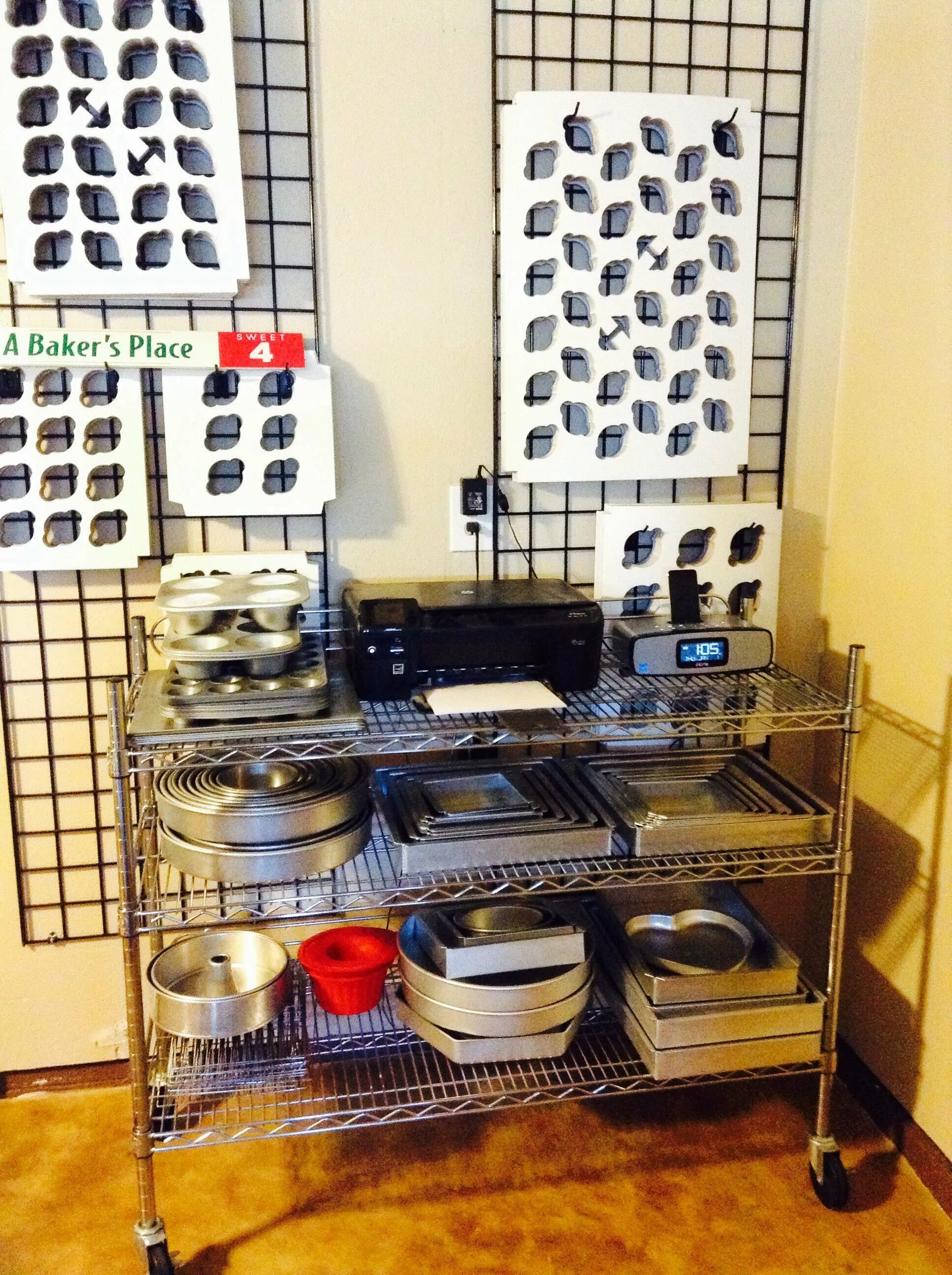 Помещение хлебобулочных изделий. Хранение кондитерских. Хранение кондитерских. Идеи для хранения кондитерских. Склад хлебобулочных изделий.