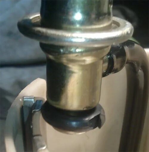 Клапан мазда 6 gg. Клапан топливного бака Мазда. Регулятор давления топлива Мазда 6 gg. Редукционный клапан 406.1160.000-00. Редукционный клапан Mazda 323 bg.