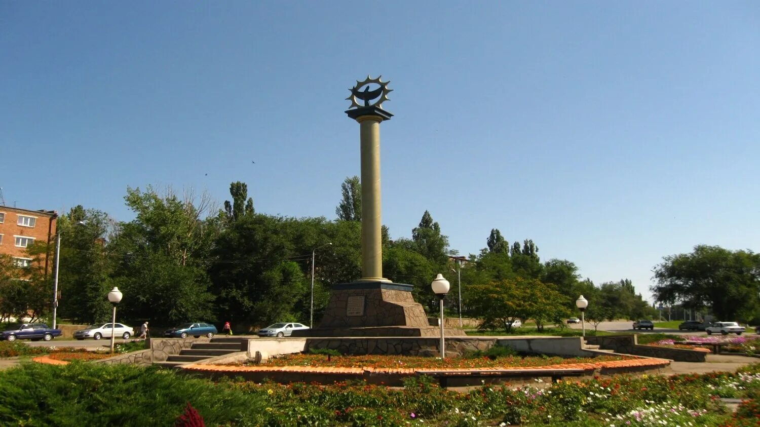 Красный сулин какая область. Красный сулин памятники. Памятники красного сулина. Красный сулин памятники. Мемориал красный сулин.