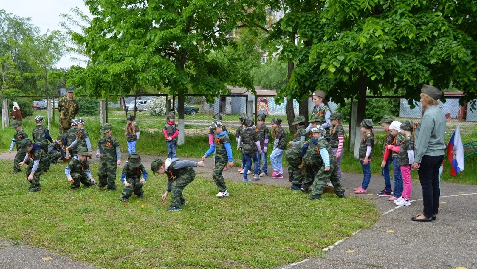 Зарница для улицы. Военно патриотический лагерь Зарница. Зарница для детей. Зарница в детском саду. Зарница в садике.