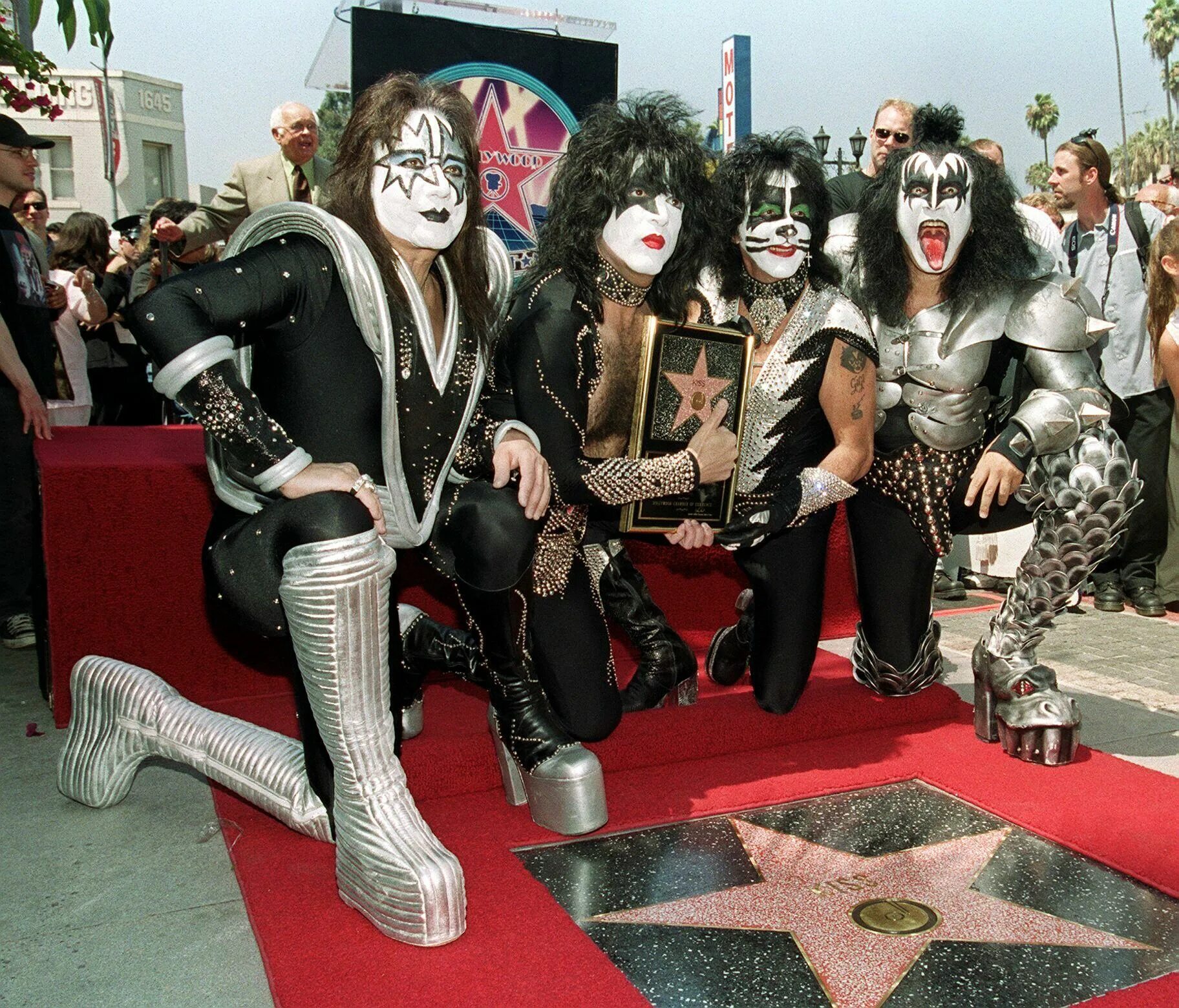 Блэк кисс. Блэк кисс. Группа кисс 80. Kiss 1977. Kiss группа black diamond.