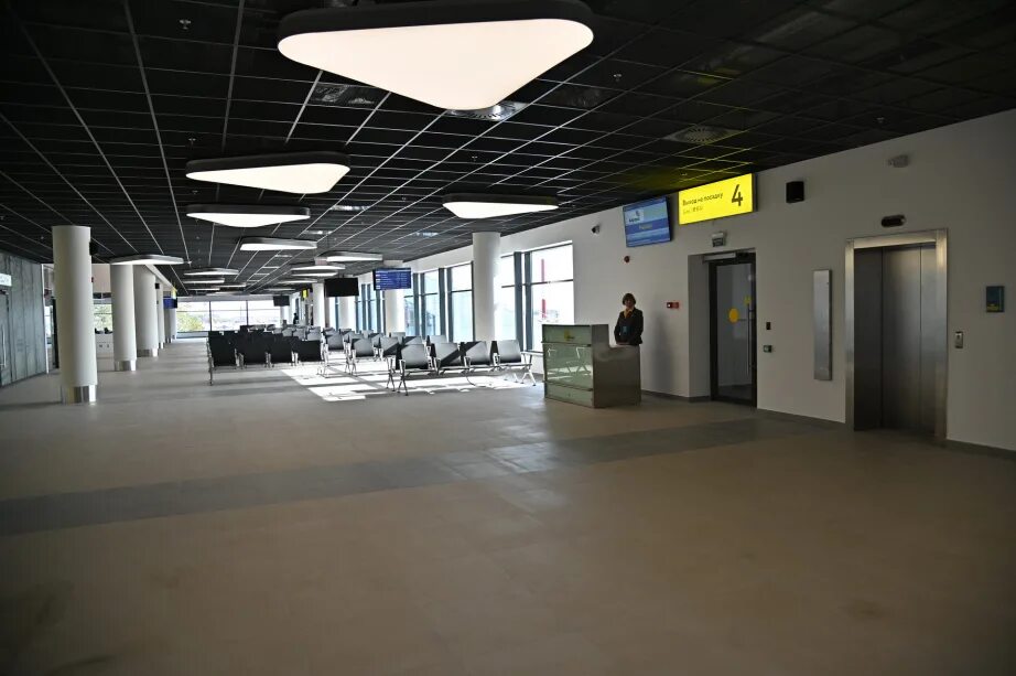 Аэропорт стройка хабаровск. Аэропорт хабаровск. Камера аэропорт хабаровск. Международный терминал хабаровского аэропорта. Аэропорт хабаровск фото.