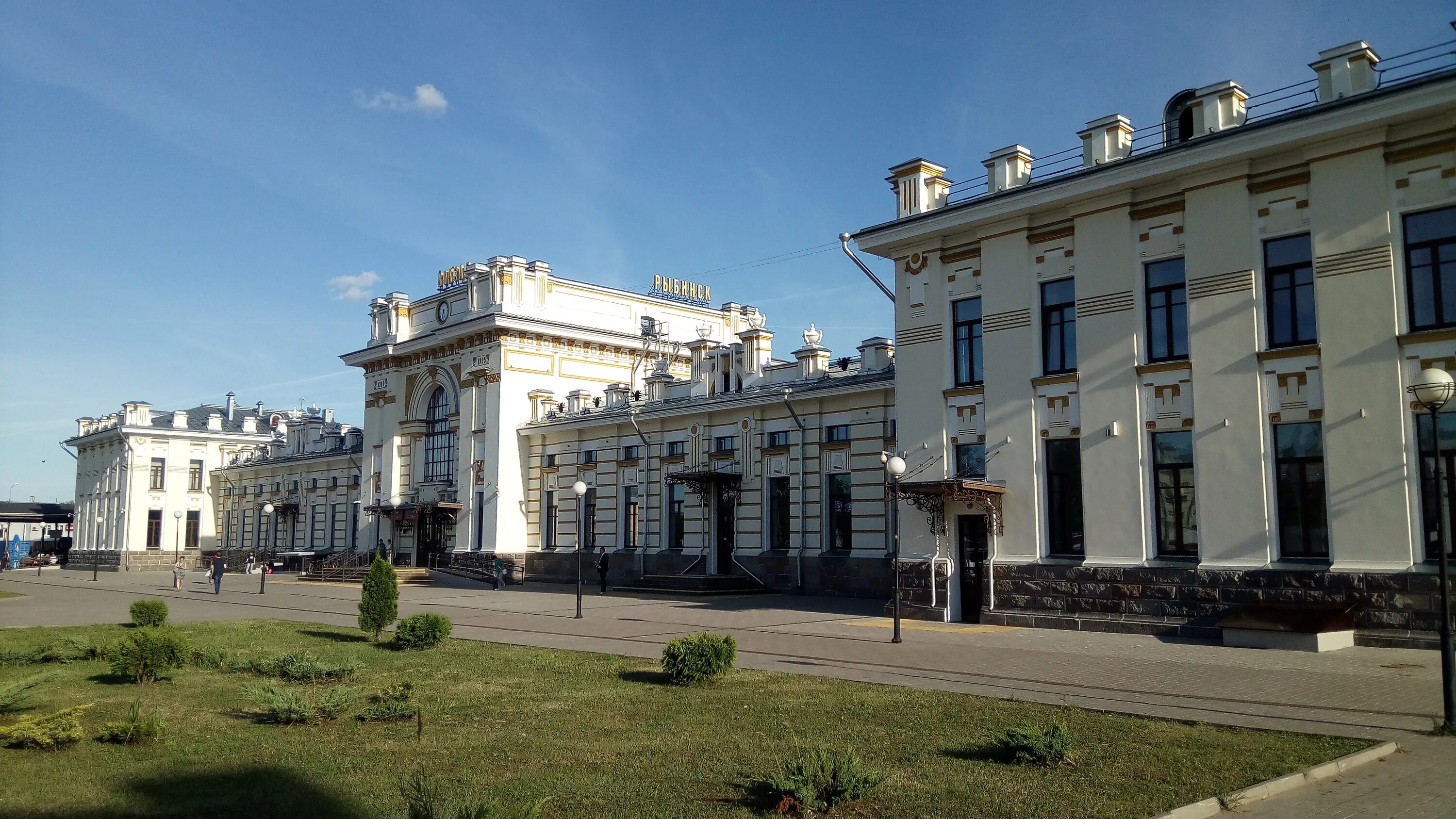 Жд рыбинск телефон. Рыбинск вокзал. Станция Рыбинск-пассажирский. Вокзала Рыбинск пассажирский 2014. ЖД вокзал Рыбинск.