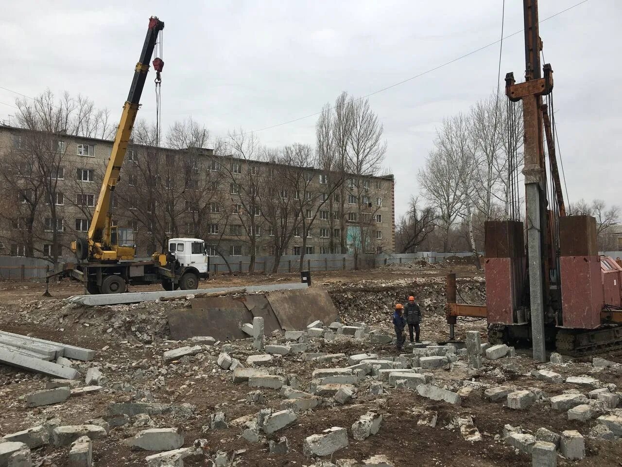 Переселение из аварийного 2025. Переселение летного городка энгельс. переселение из аварийного жилья энгельс летный городок. стройка дома на колотилова энгельс. городок на стройке.
