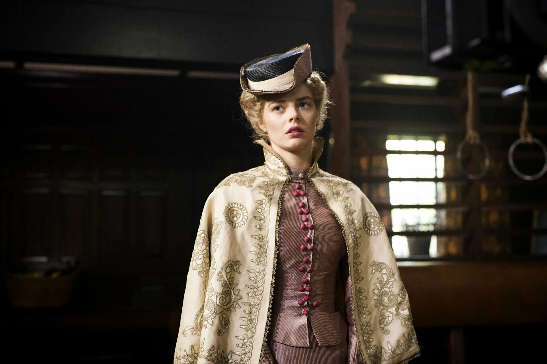 Пикник у висячей скалы, 2018 (с натали дормер). Натали дормер пикник у висячей скалы. Пикник у висячей скалы сериал. Пикник у висячей скалы актеры 2018. Яэль стоун пикник у висячей скалы.