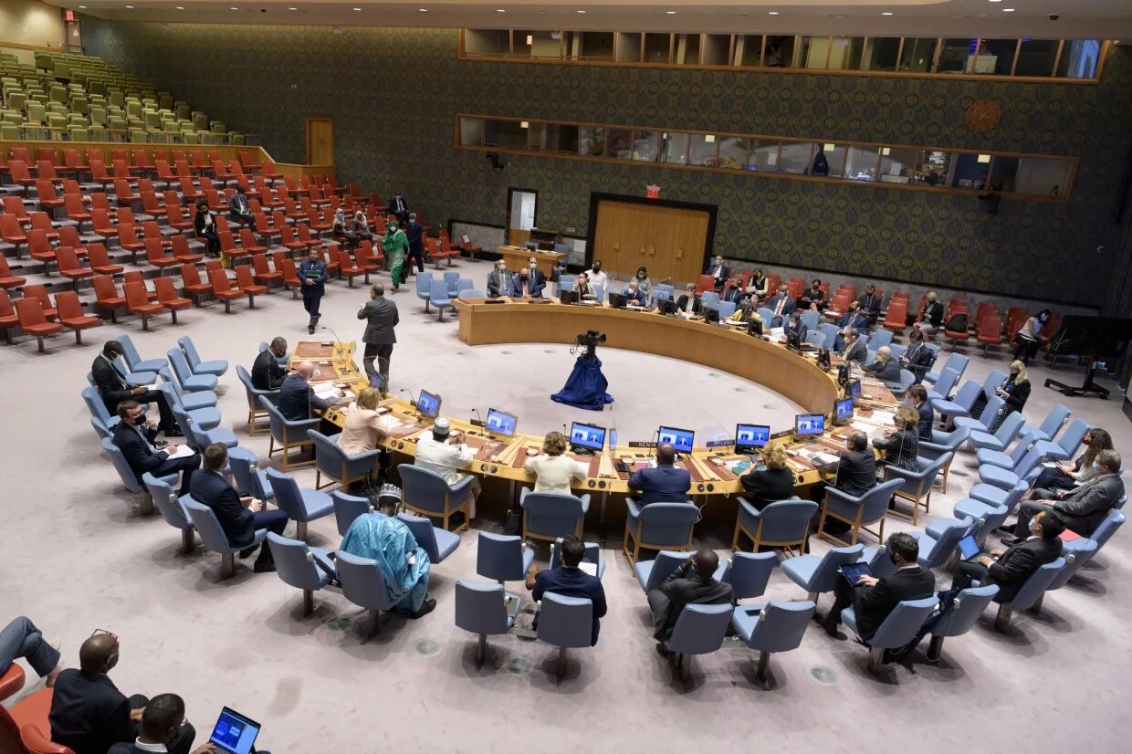 Совет безопасности оон государства. Совбез ООН. Совет безопасности ООН 2022. Председатель совета безопасности ООН 2021. Зал заседаний ООН.