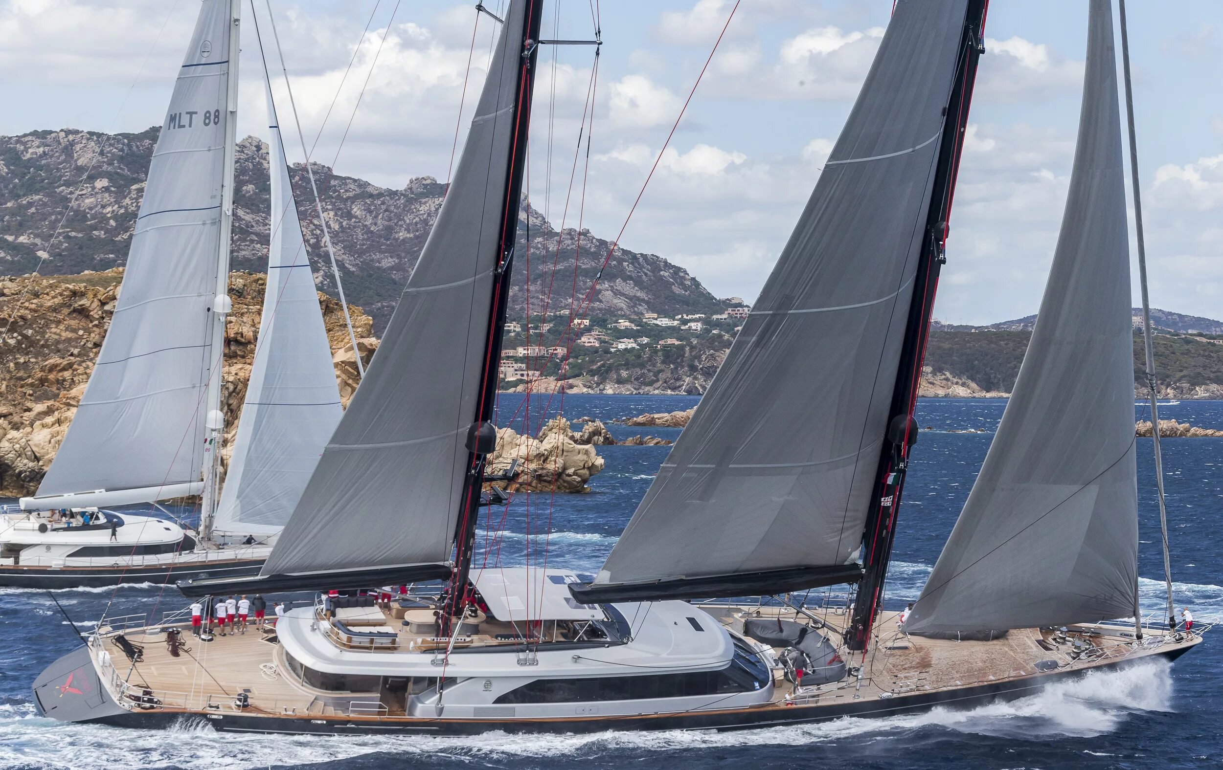 Яхта стритс оф монако. Sunseeker custom 37. Yachts перевод. Benetti 140 crystal. Яхта azimut 43.