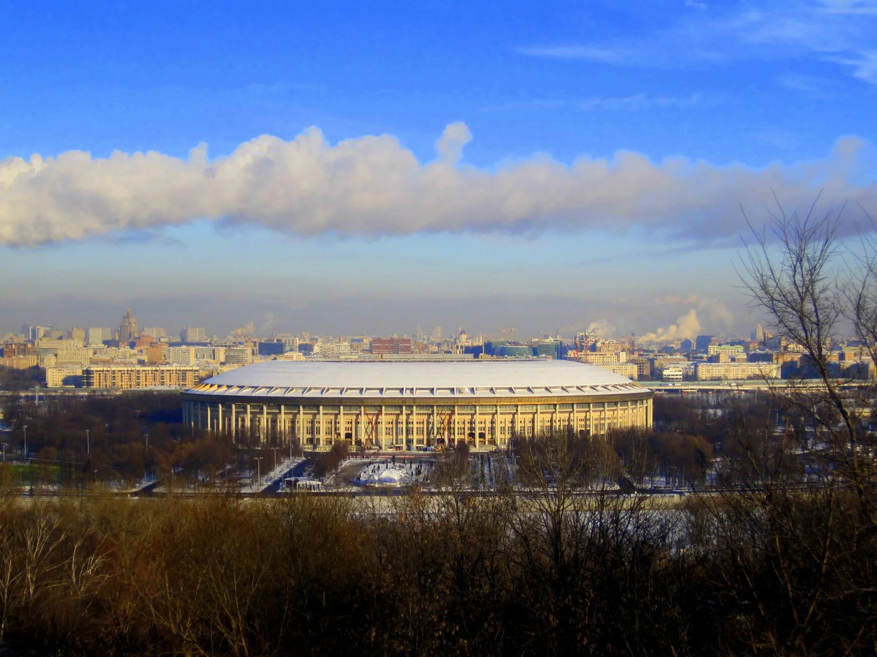 Воробьевы горы москва площадка. Воробьевы горы Лужники смотровая площадка. Сотроваяплощадка Воробьевы горы. Смотровая площадка на Лужники МГУ. Воробьёвы горы панорама.