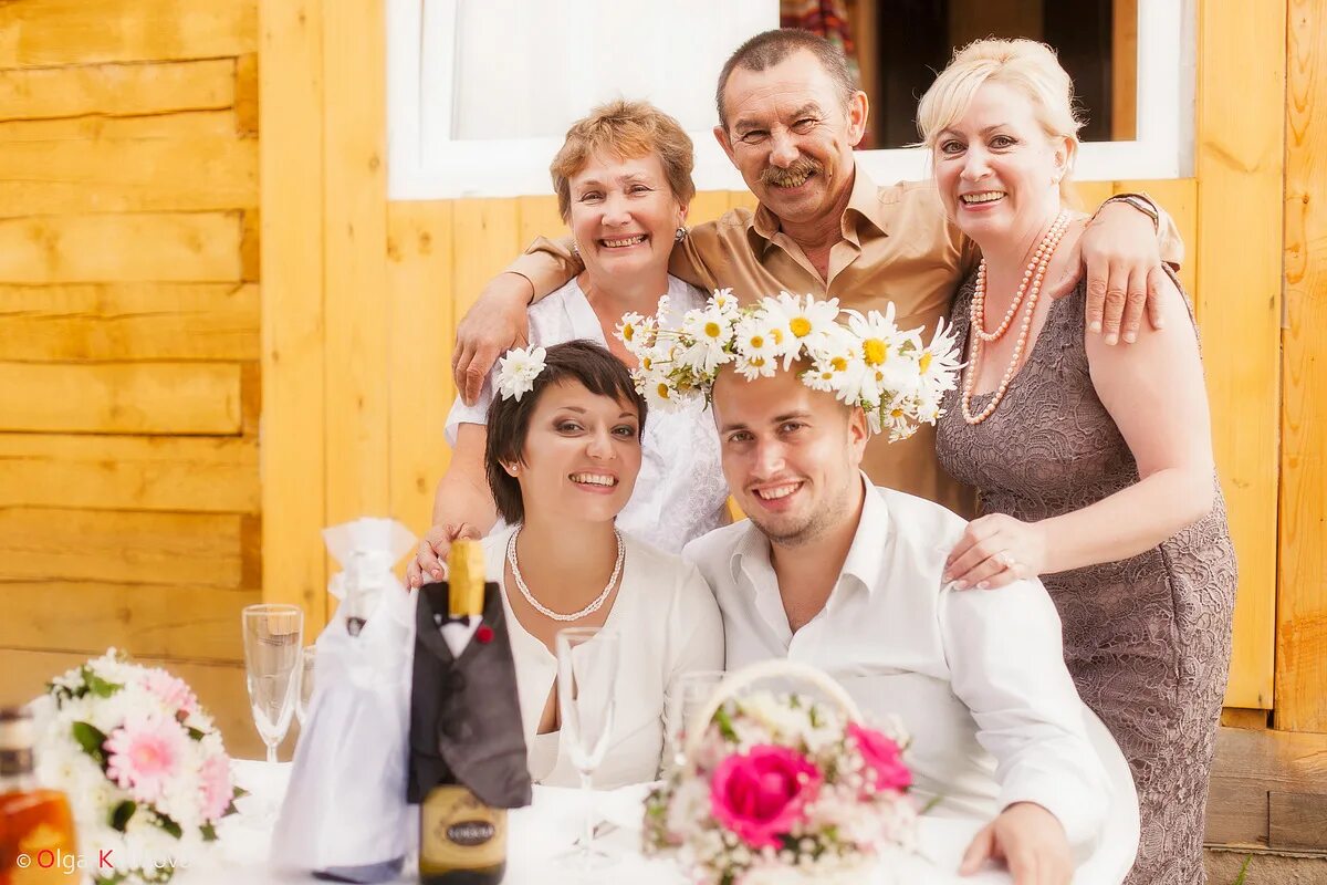 Family wedding. Свадьба и семья. Родители жениха и невесты. Семейная фотосессия свадьба. Фотосессия с родителями на свадьбе.