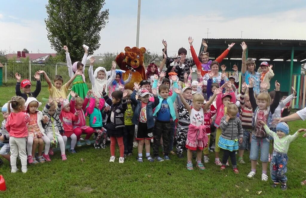 летние каникулы. досуг села. фото детей в лагере пришкольном. досуг села. дети и природа.