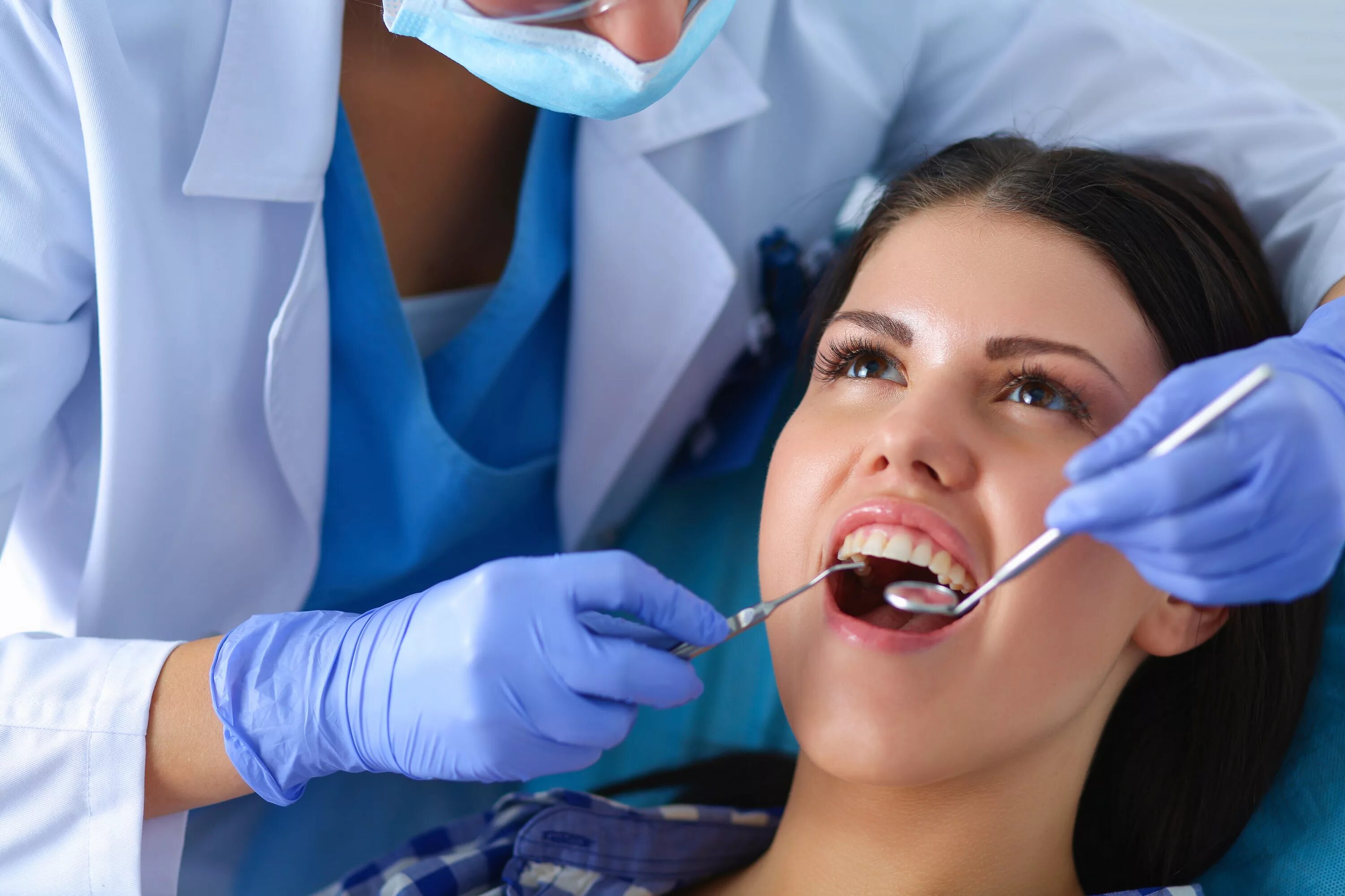 Стоматолог. Красивые зубы стоматология. Осмотр стоматолога.