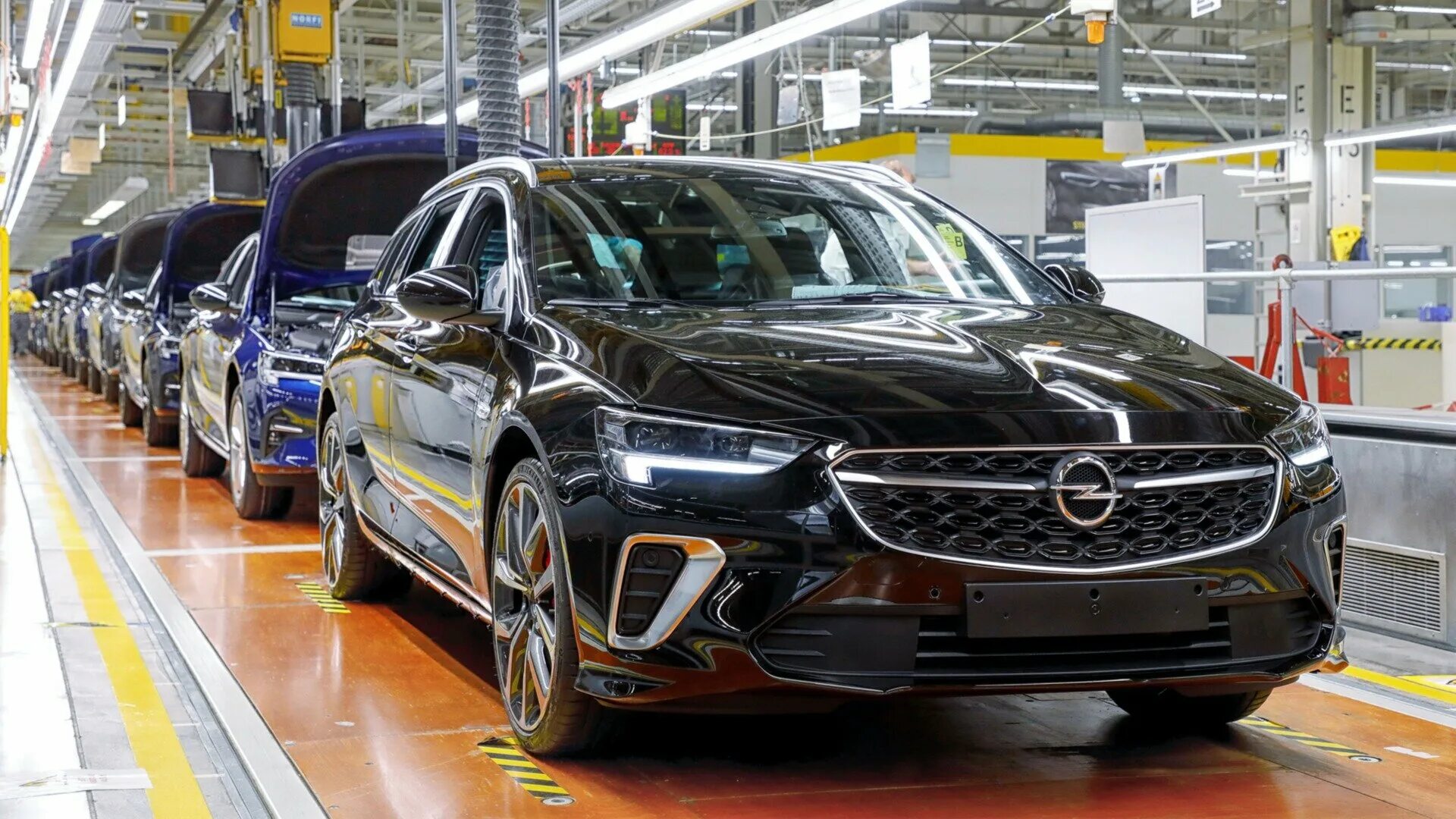 Производитель машины опель. Opel insignia 2008. Opel insignia (2008–2017). 4. Опель инсигния турбо.