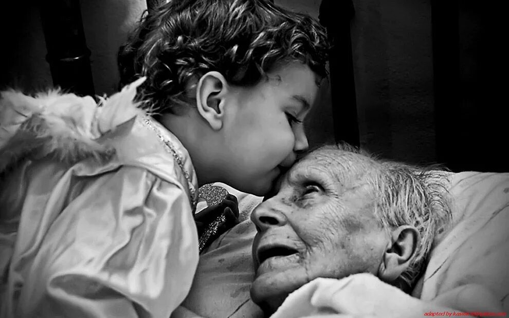 Как умирает пожилой человек. Трогательные фотографии. Старики и дети. Очень трогательные фото. Доброта к старикам.