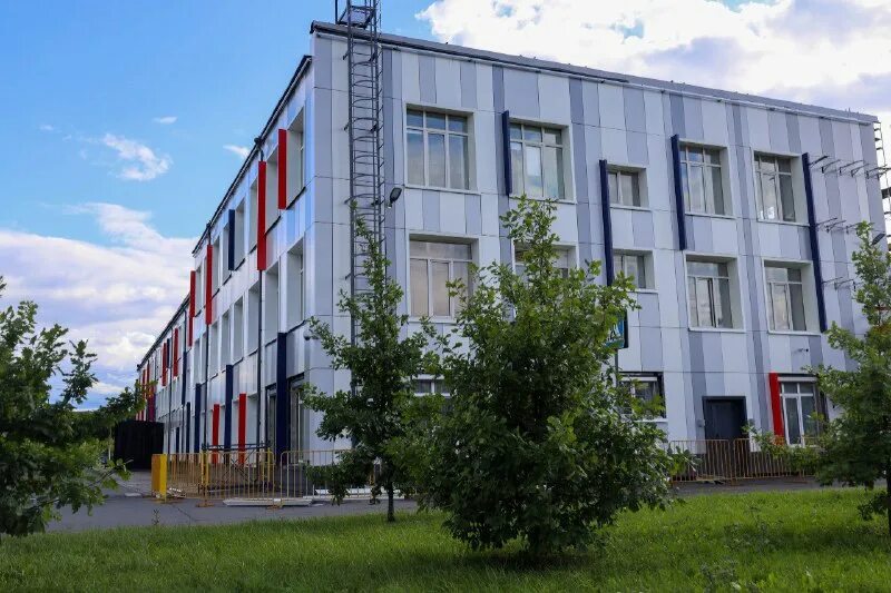 Заводоуправление северсталь череповец. Мира 30 череповец северсталь. Череповецкий металлургический комбинат проходная. Центральная проходная северсталь череповец. Здание управления северсталь череповец.