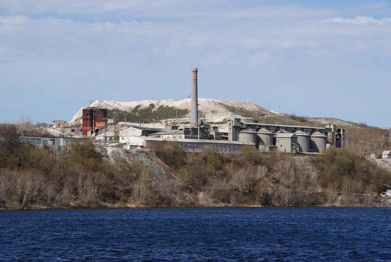 Завод холсим вольск. Вольский цементный завод большевик. Цементный завод холсим коломна. Цементный завод дюртюли 1998. Цементный завод в вольске.