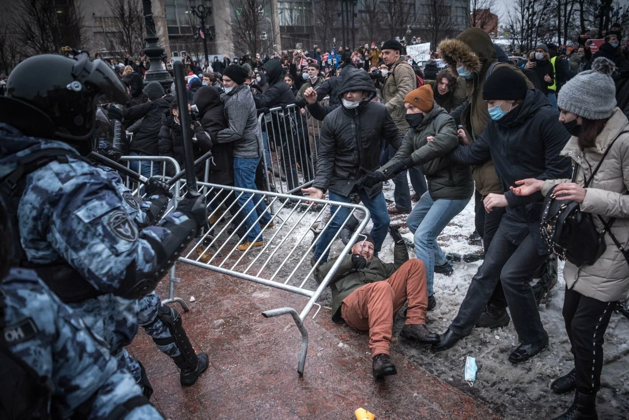 Подавление мерцаний. Подавление протестов в россии. навальный протесты. беззаконие. протесты в россии 2014.