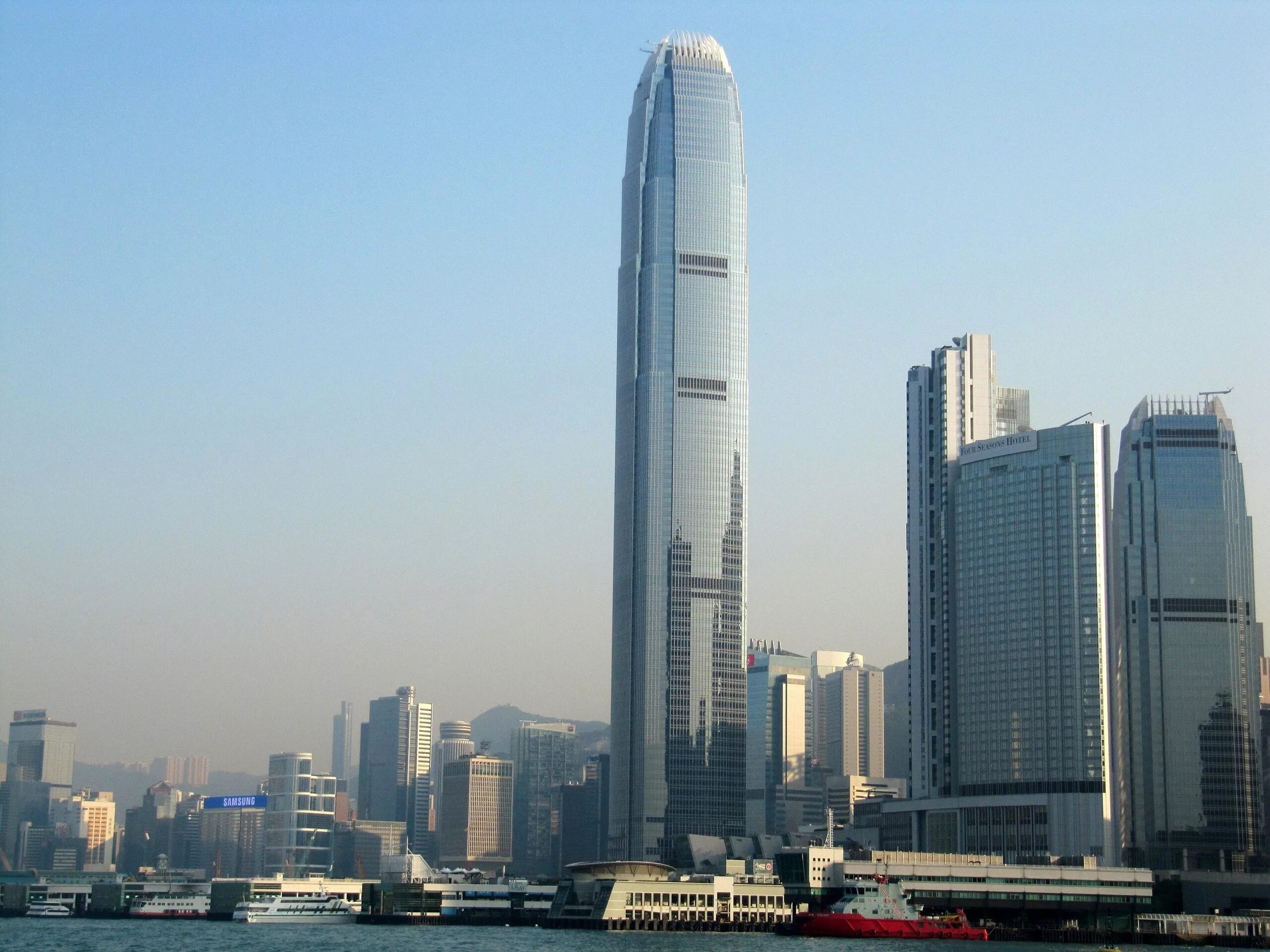 Самое огромное здание. Финансовый центр CTF (Гуанчжоу). Международный финансовый центр Гонконга. Международный финансовый центр-2 Гонконг. Башня IFC - International Financial Center в Гуанчжоу.