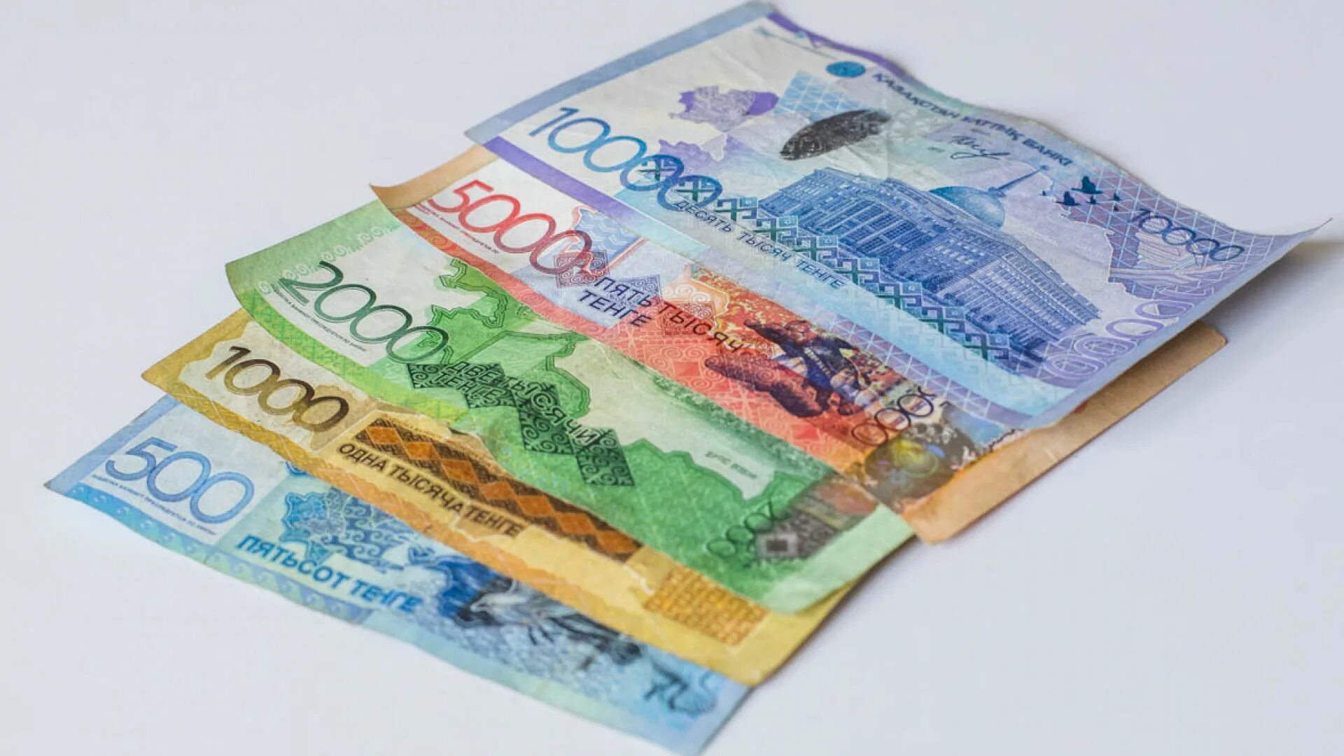 Зарплата в казахстанских тенге. Деньги казахстана. Пособия рк. Пособия рк. Пособия рк.