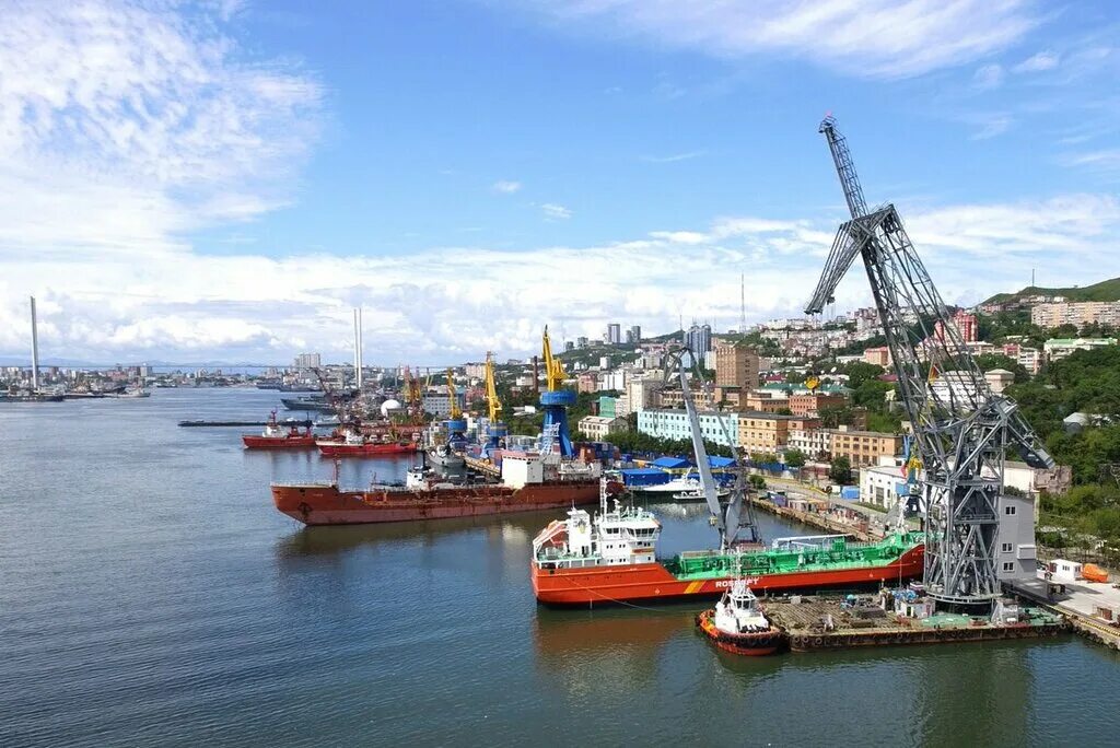 Vladivostok port. Порт дальнего Востока. Порт Владивосток. Морские Порты Приморья. Приморский край морской порт.