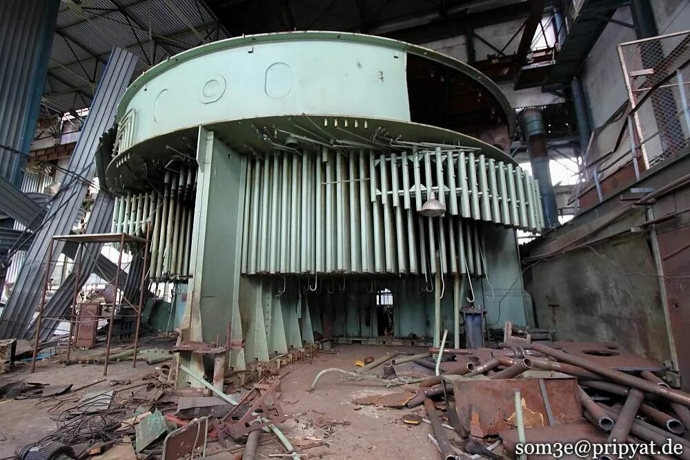 Графитовый реактор. Рбмк-1000 чернобыль. реактор рбмк чернобыль. крышка реактора рбмк чаэс. турбогенератор чаэс.