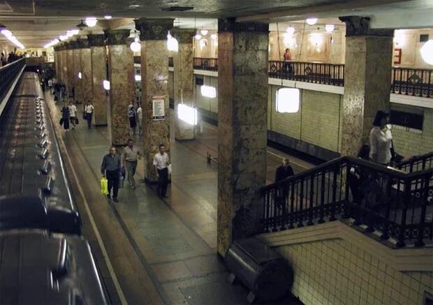 Метро комсомольская сокольническая линия. Районы москвы метро комсомольская. Станция метро комсомольская. Московский метрополитен станция комсомольская. Станция комсомольская москва.