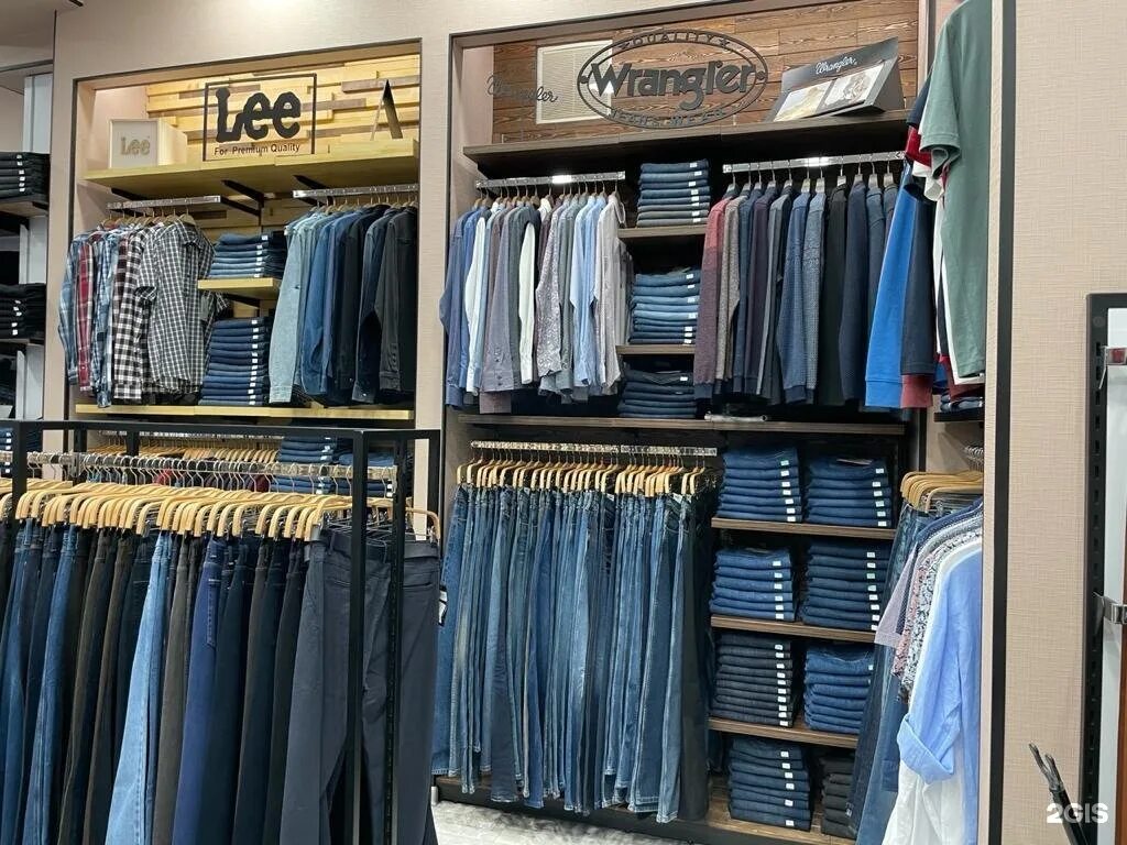 Denim магазин. Магазин джинсовой одежды в омске в маяке.