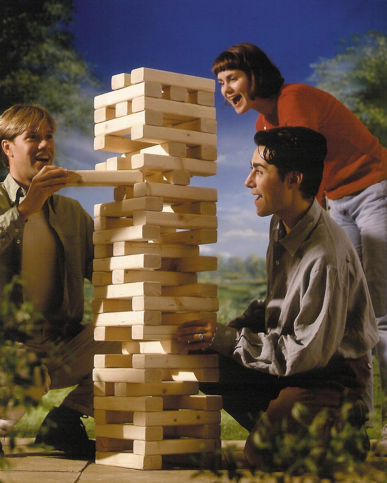 Как играть в дженгу с 4 кубиками. Giant jenga. необычная дженга. дженга падает. играют в дженгу.