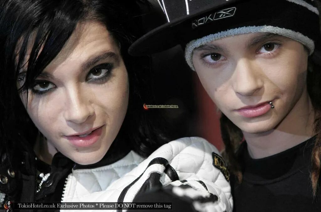 Tom and bill. Билл и том Каулитц. Tom Kaulitz 2005. Билл и том Каулитц в детстве. Bill Kaulitz and Tom Kaulitz.