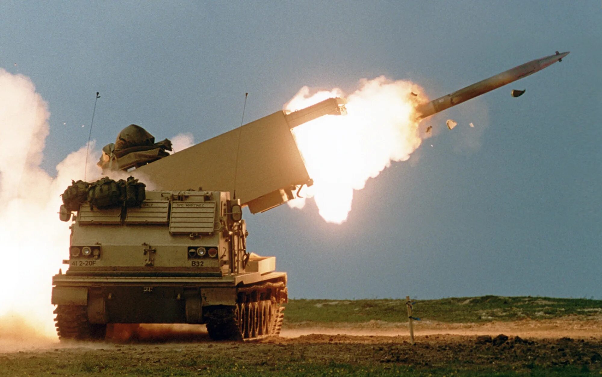 М270 mlrs. Himars gmlrs. Млрс ракета. M270 mlrs. Mlrs ракета.