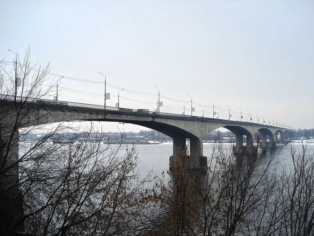 Юбилейный мост ярославль. Октябрьский мост Ярославль. Заволжский мост Ярославль. Октябрьский мост через Волгу.