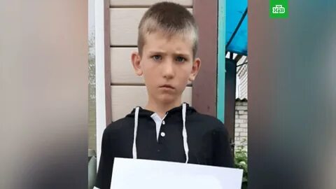 Мальчик вышел из дома и прошел