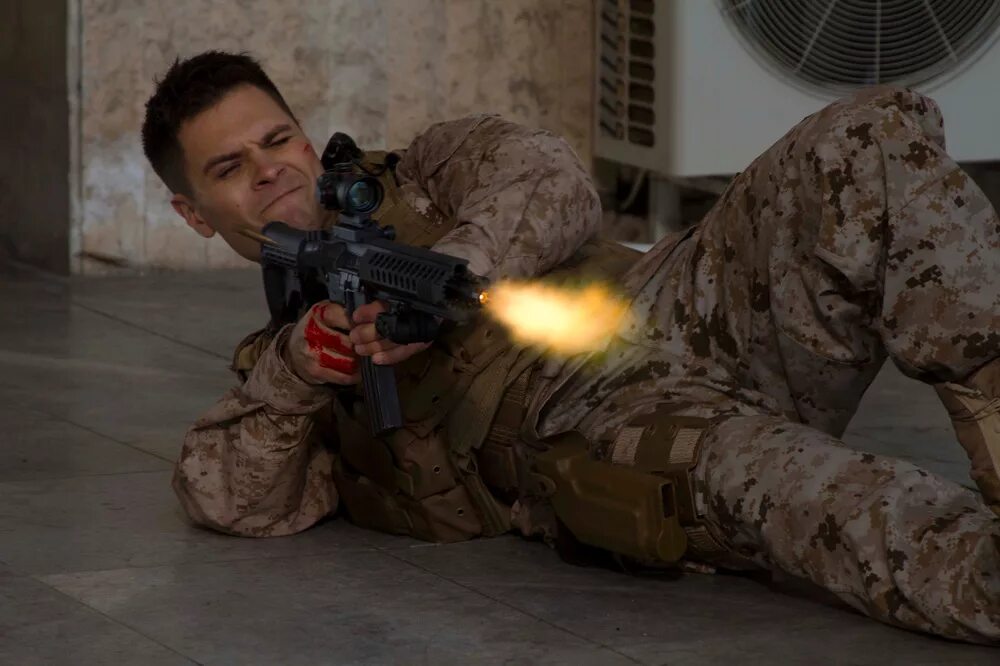 Немец в возрасте. Последний пехотинец. Спецоперация на украине. Морпехи 2005 джейк джилленхол. Usmc сша.