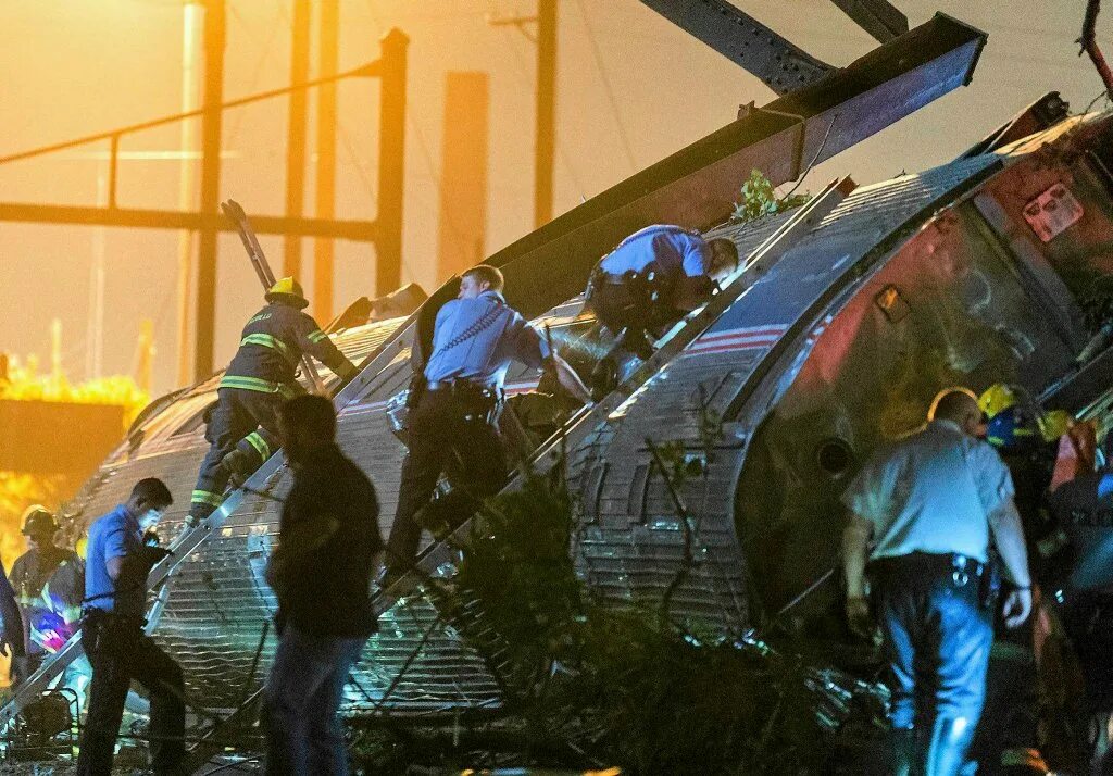 Крушение поезда 177 в филадельфии. Крушение поезда с химикатами в огайо. Авария на железной дороге. Авария на железной дороге. Крушение поездов в сша.