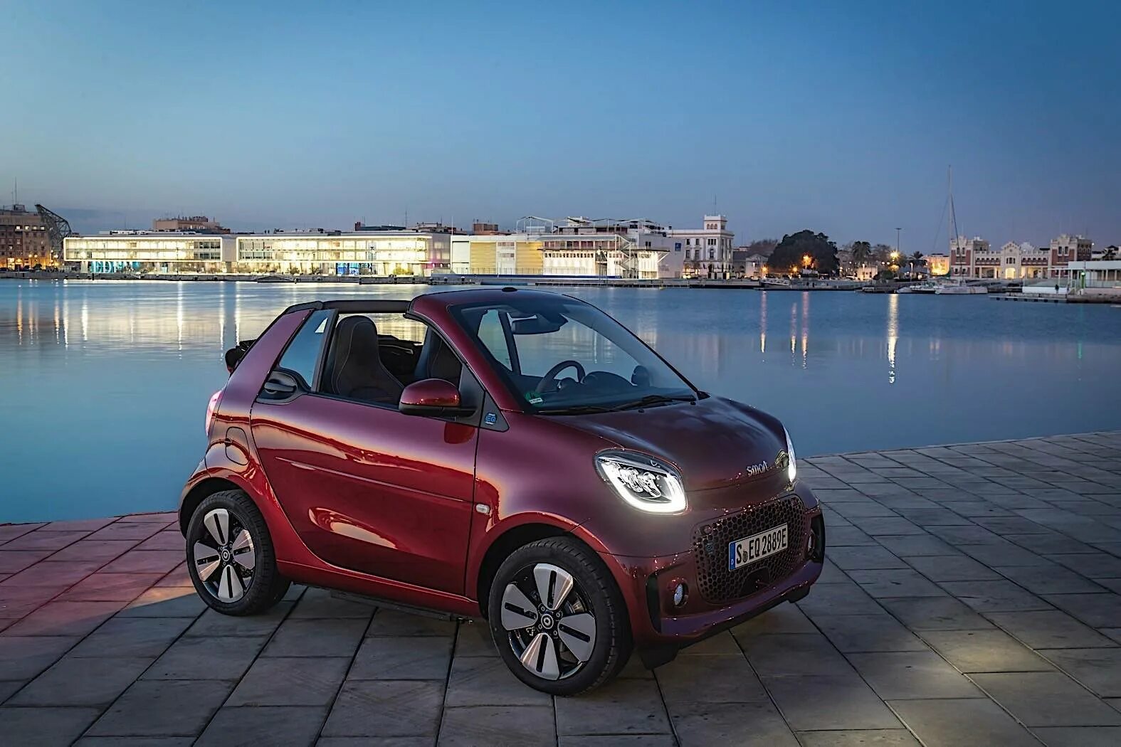 Smart fortwo cabrio. Car smart fortwo 2015. Смарт что это. Smart fortwo ushuaia. Смарт что это.