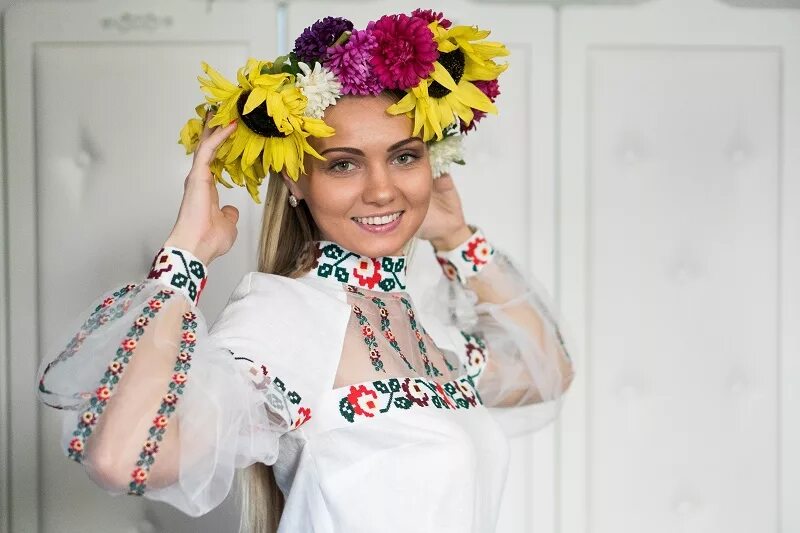 Ukrainian people. Украинцы народ. Полоныця. Ukraine people. Ukraine people read.