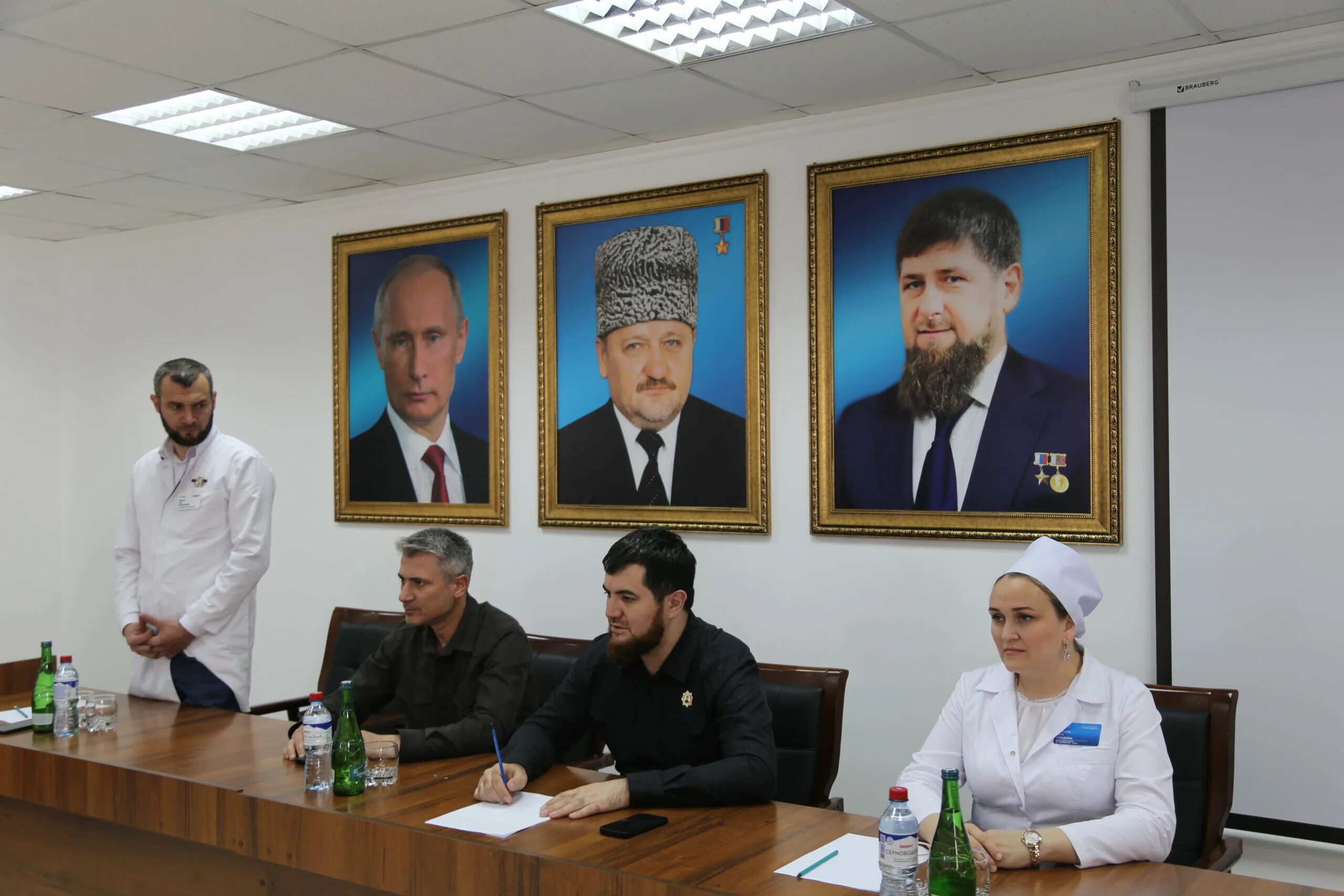 Аргунская городская больница 1. Сулейман министр здравоохранения Чечни. Министр здравоохранения Чеченской Республики Лорсанов. Аргунская больница главный врач Грозный.