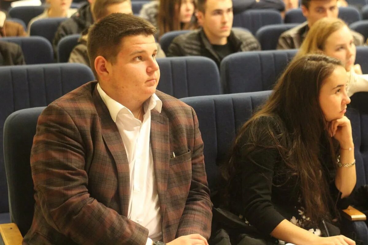 Каменщик дмитрий владимирович домодедово. Intuit брэд смит. Дэйв макклюр. Деловой костюм без лица. Бизнесмен 2016.