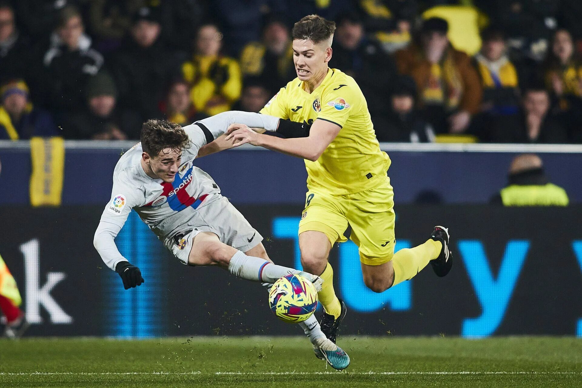 Барселона вильярреал 1 0. Барселона вильярреал 27 января. Барселона вильярреал 2021. Англия vs украина. Футбол барселона вильярреал.