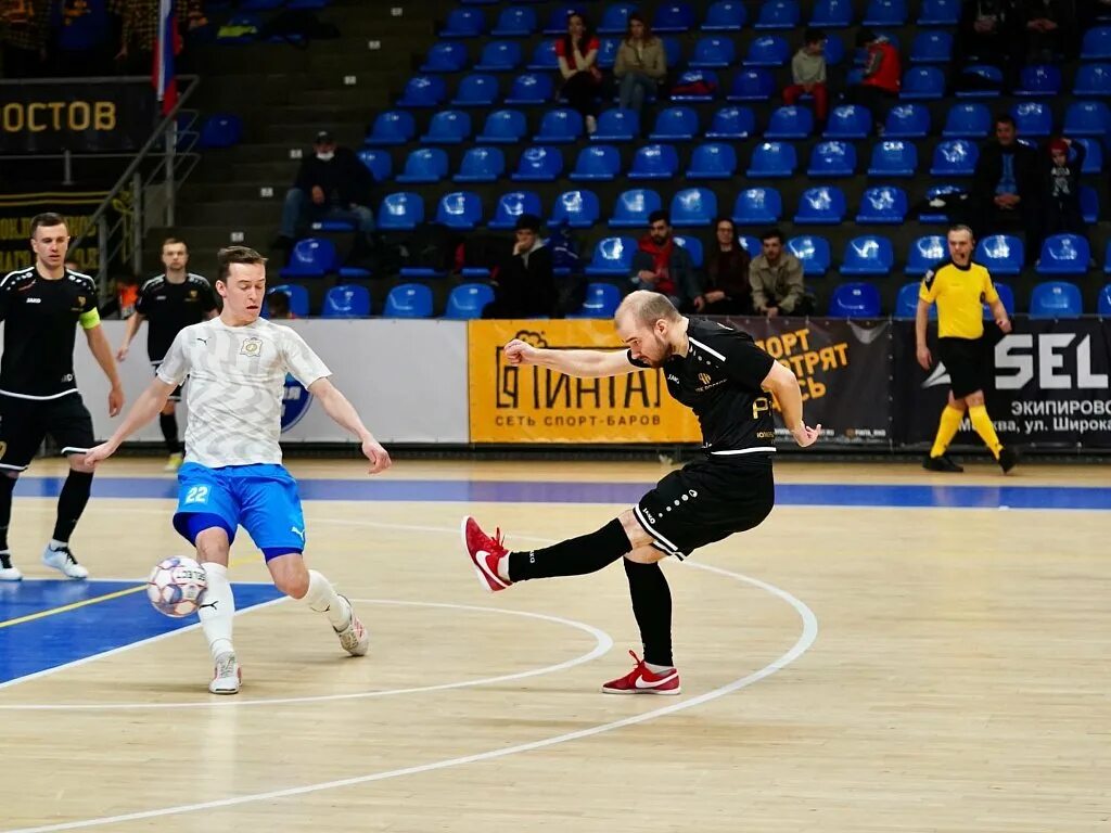 Мини футбольный клуб южный урал челябинск. Мфк. Мини футбол на урале. Мфк южный урал эмблема. Южный урал мини футбольный.