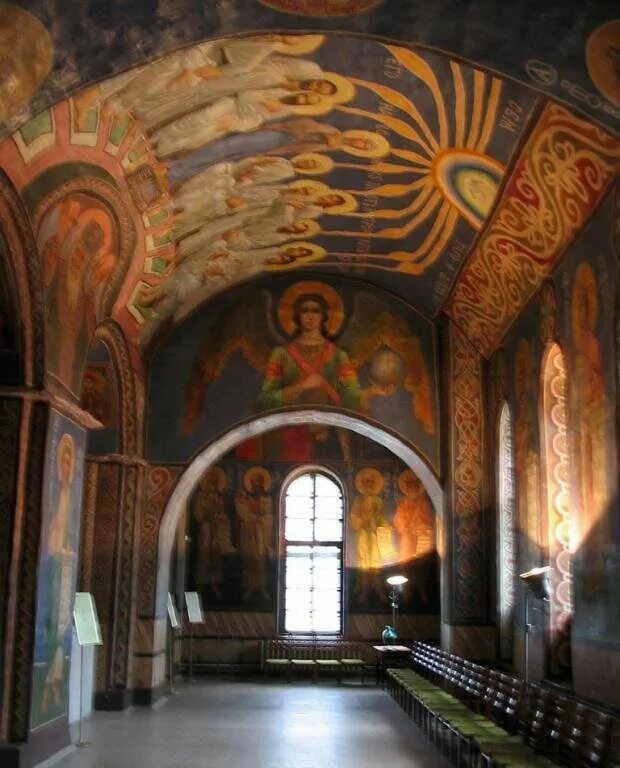 план церкви с хорами. храмы второй этаж. собор владимирской иконы божией матери на владимирской площади. нойшванштайн внутри тронный зал. успенский кафедральный собор тула внутри.