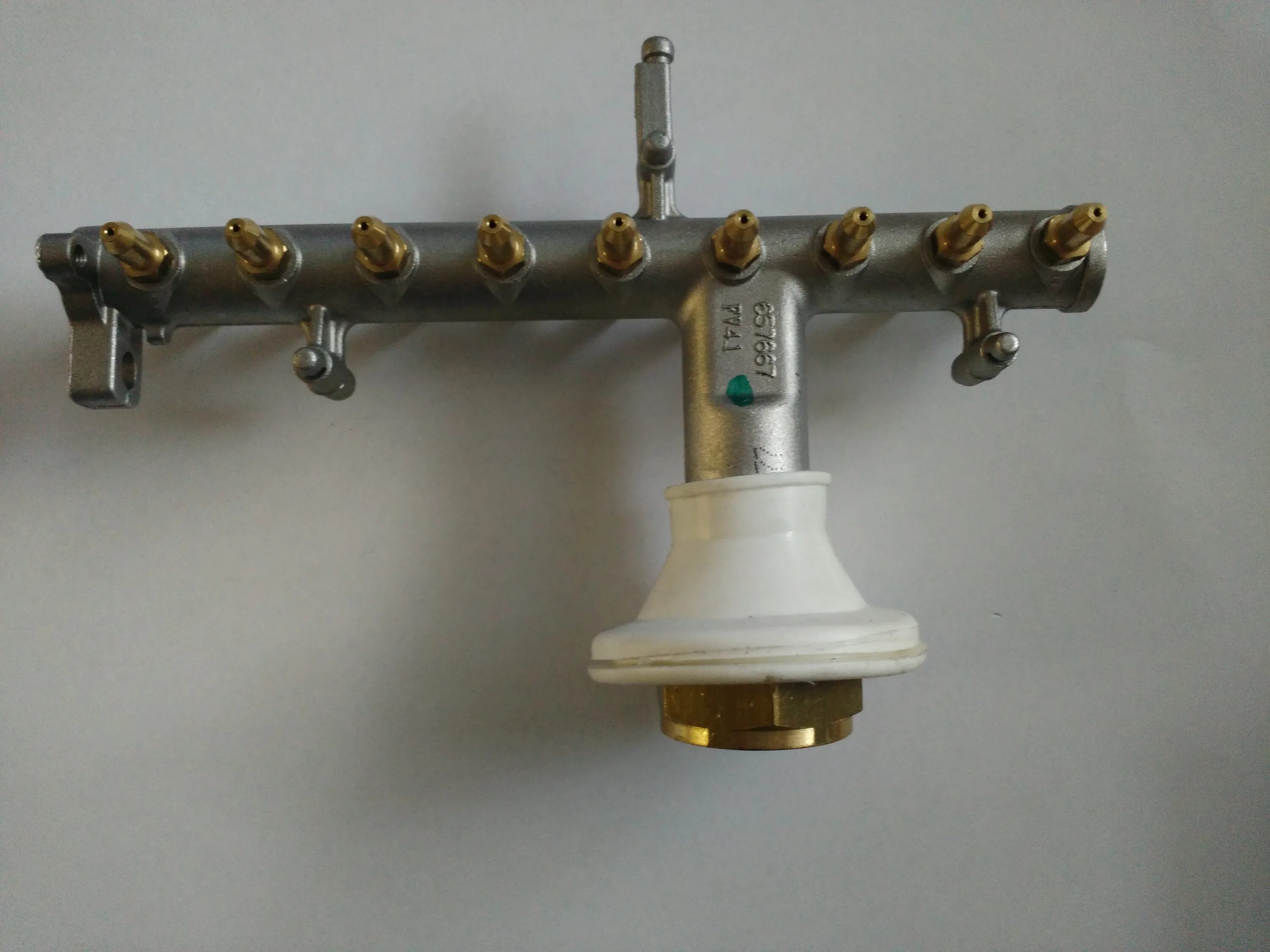 природный газ для котлов. горящий газ. природный газ для котлов. пламя газовой горелки котла. газ конфорка.