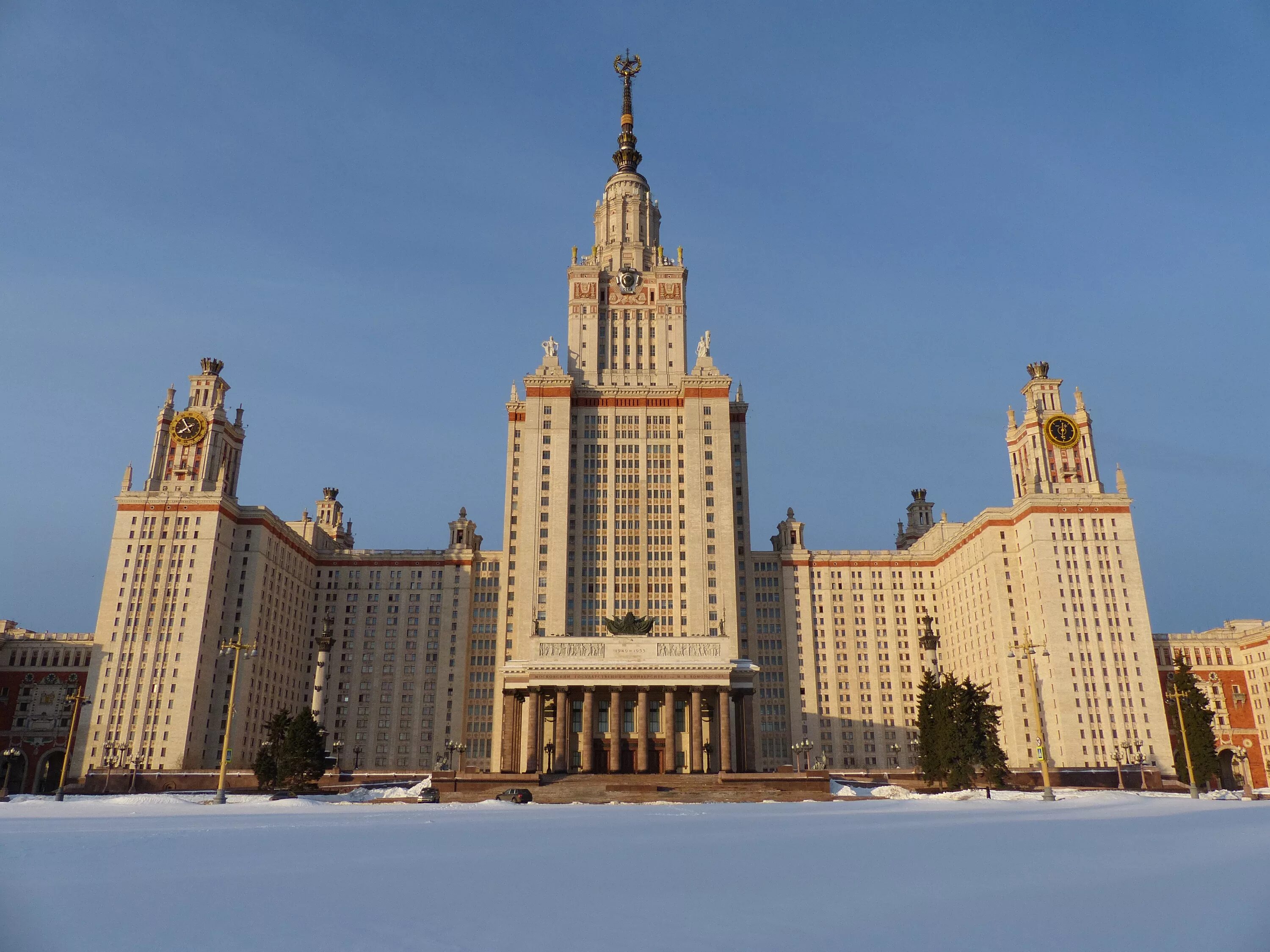 Мгу оценки. МГУ имени Ломоносова. Московский государственный университет им. м.в. Ломоносов. Московский институт Ломоносова. Здание МГУ Ломоносова.