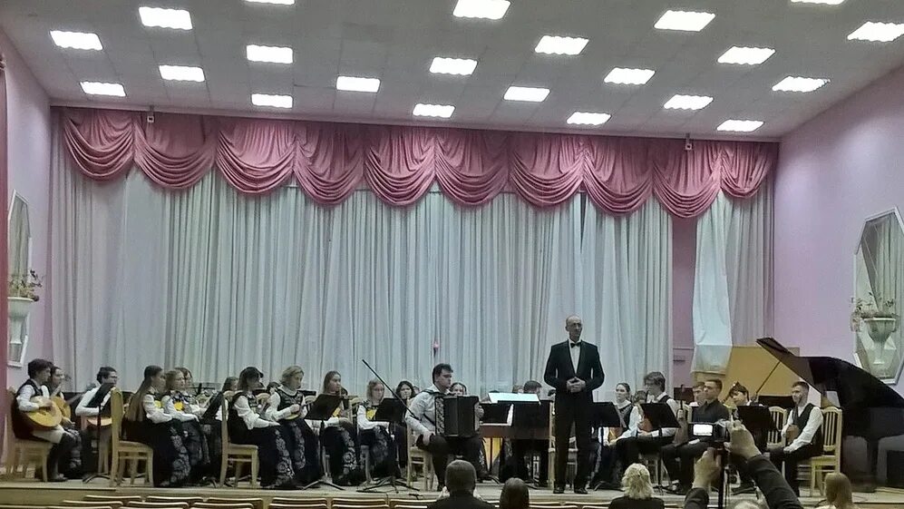 Музыкальный колледж киров им казенина. Музыкальный колледж имени казенина выпуск 2009 года. Казенина. Колледж музыкального искусства им казенина. Сайт казенина.